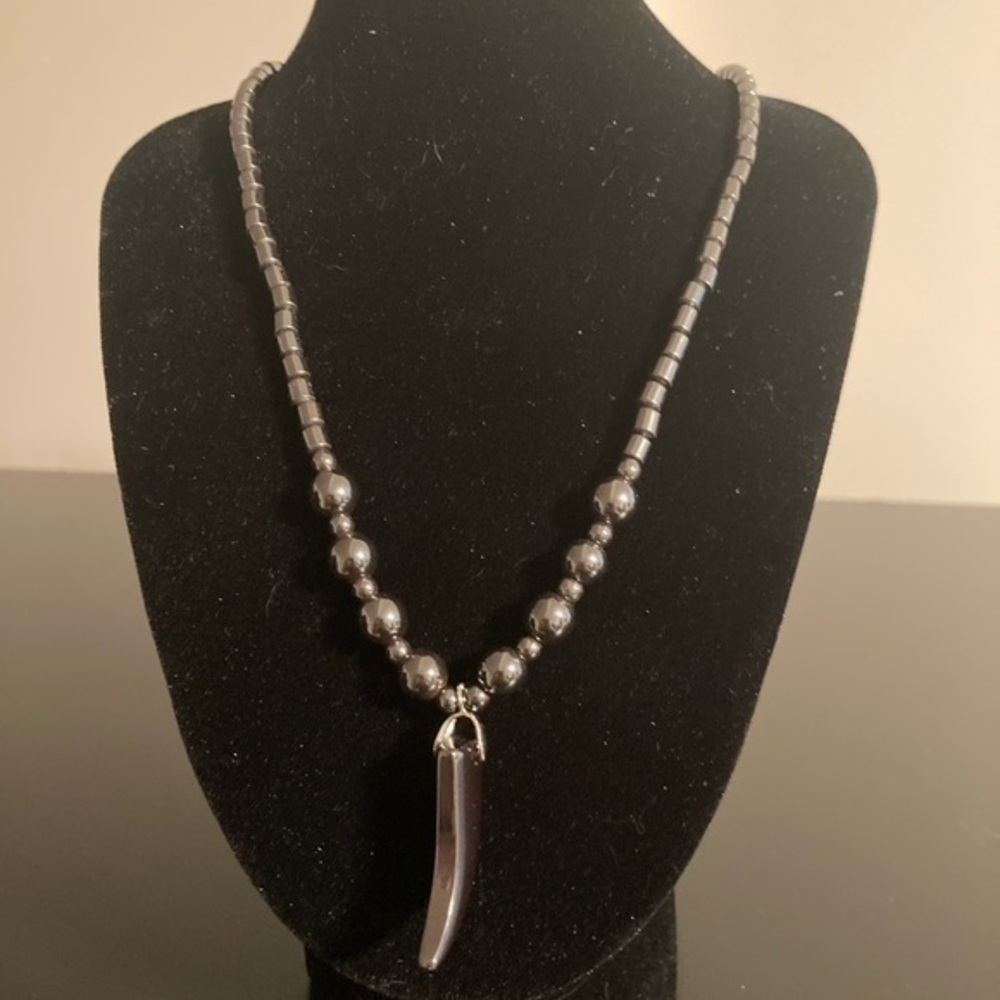 Silver metallic beaded necklace